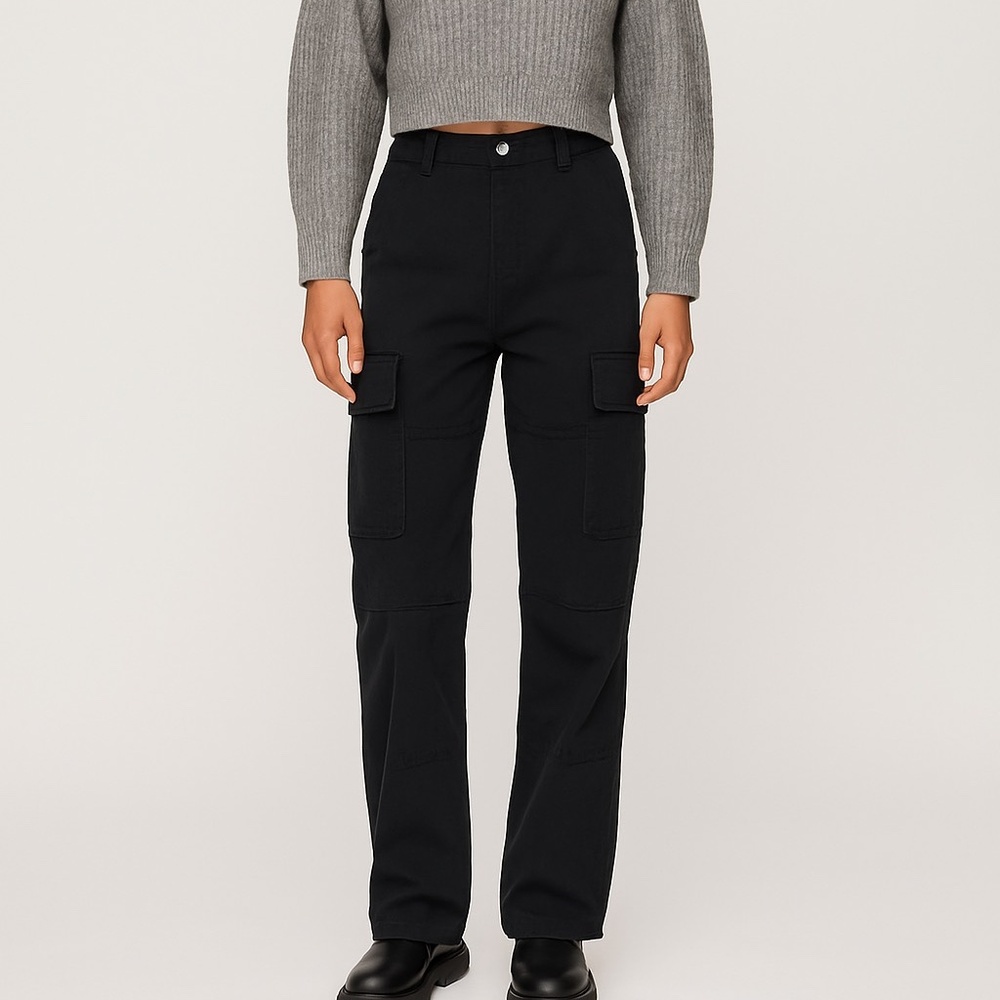 Aritzia | TNA | Size 2 | Black High-Rise Cargo Pants
